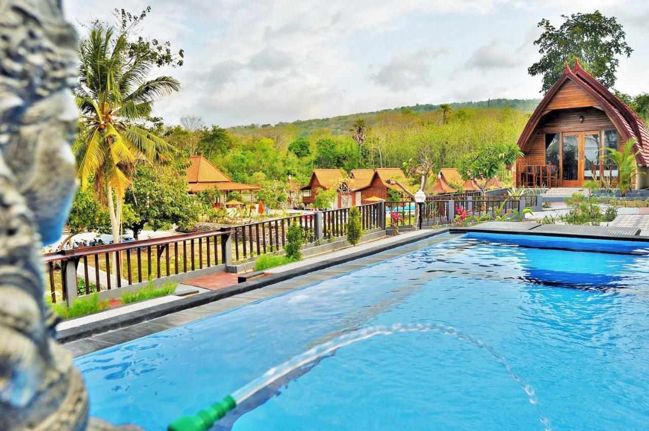 Surya Chandra Beach Bungalow Hotel Batununggul Exterior photo