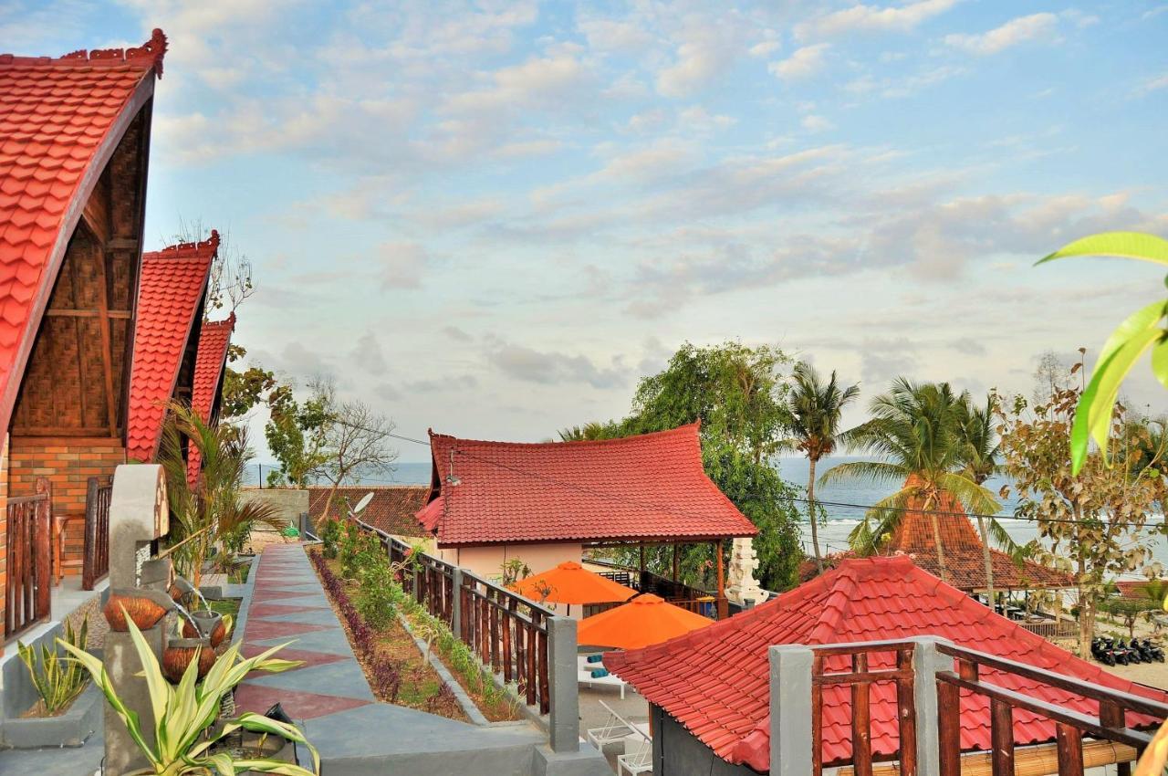 Surya Chandra Beach Bungalow Hotel Batununggul Exterior photo