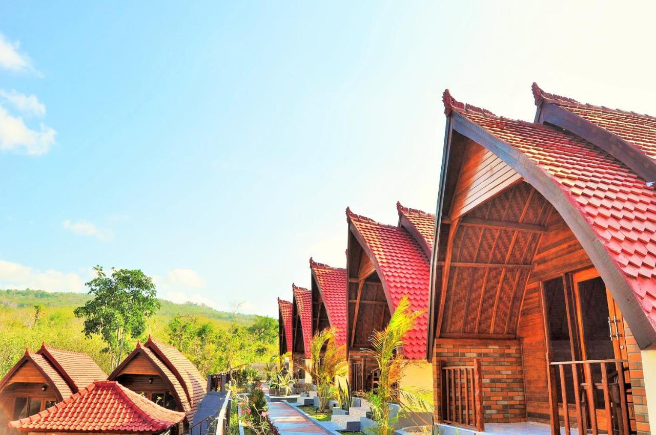 Surya Chandra Beach Bungalow Hotel Batununggul Exterior photo