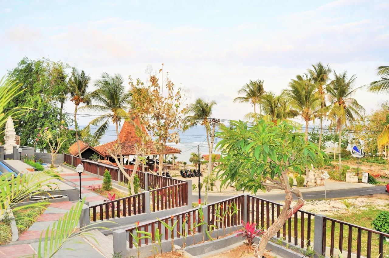 Surya Chandra Beach Bungalow Hotel Batununggul Exterior photo