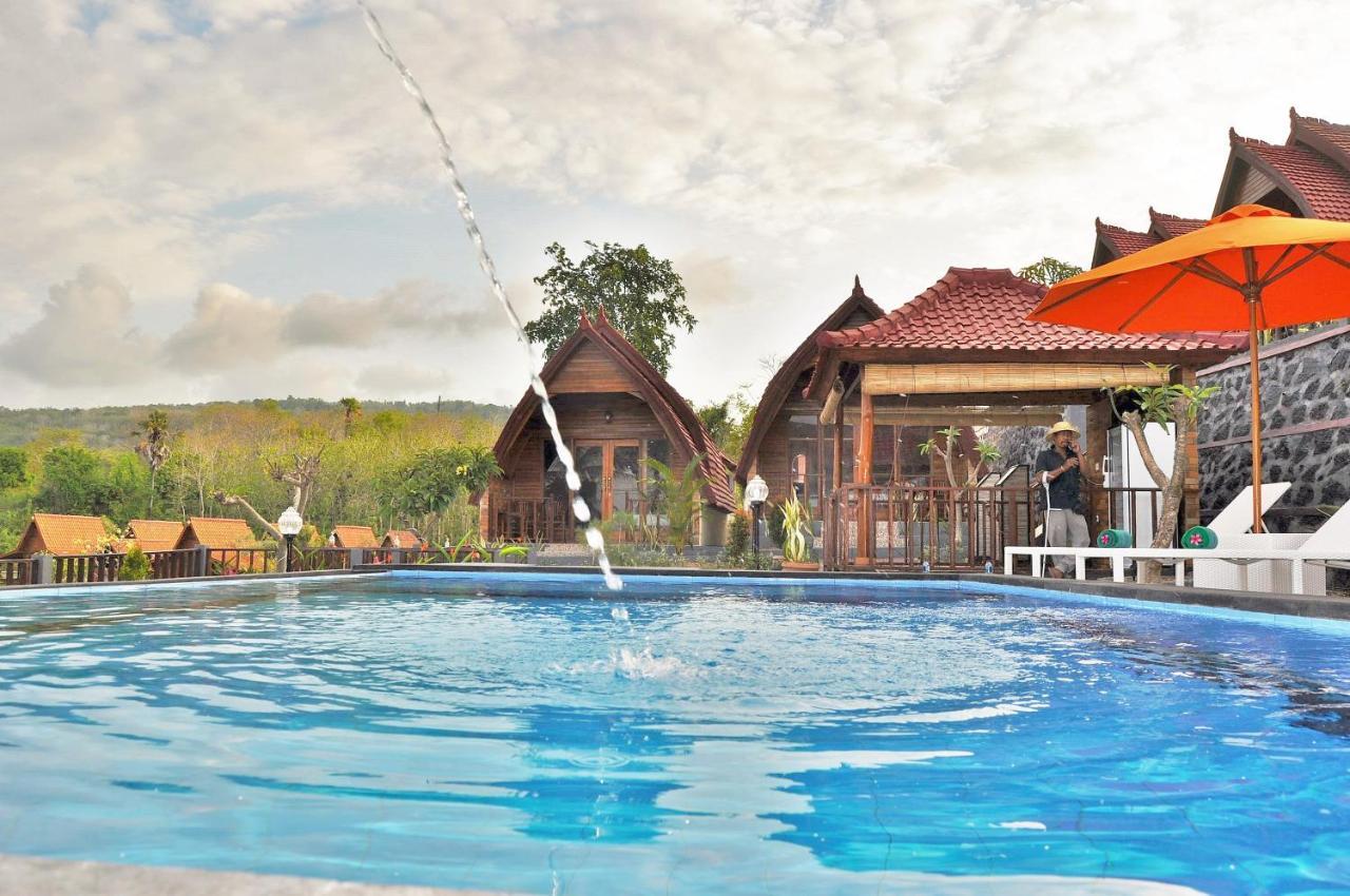 Surya Chandra Beach Bungalow Hotel Batununggul Exterior photo