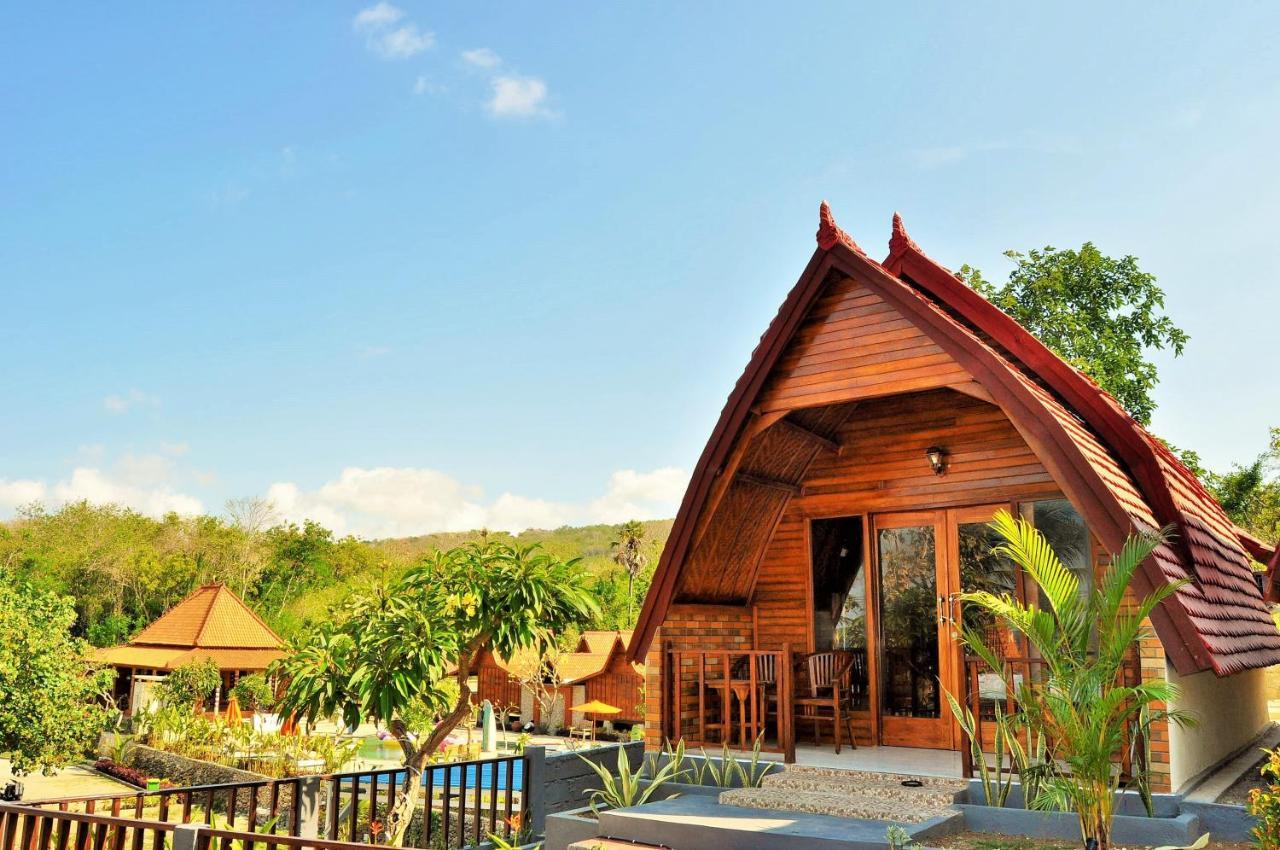 Surya Chandra Beach Bungalow Hotel Batununggul Exterior photo