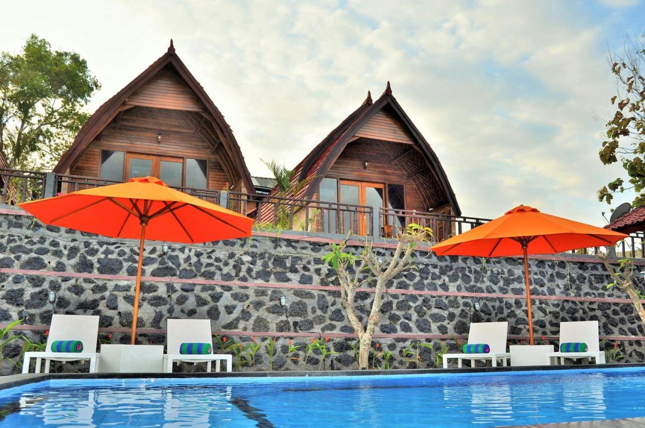 Surya Chandra Beach Bungalow Hotel Batununggul Exterior photo