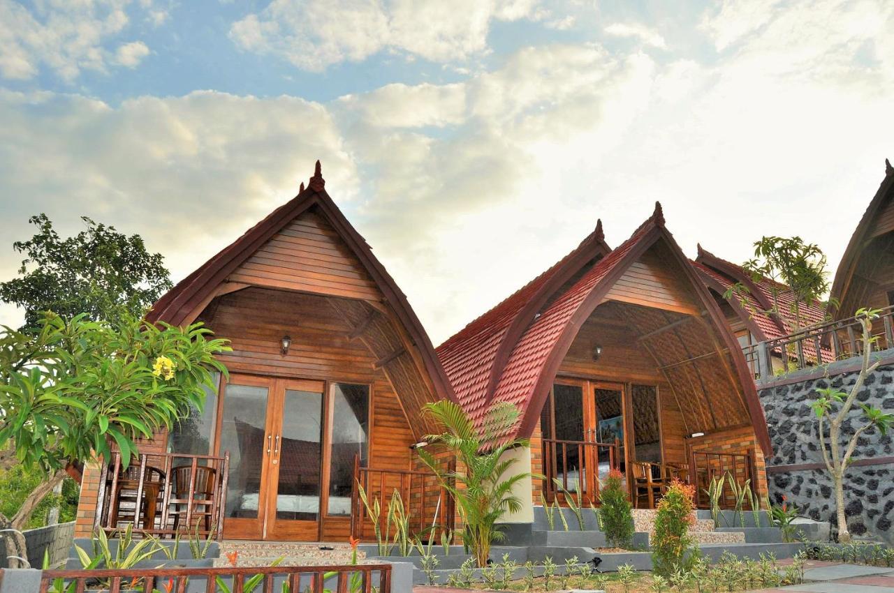 Surya Chandra Beach Bungalow Hotel Batununggul Exterior photo