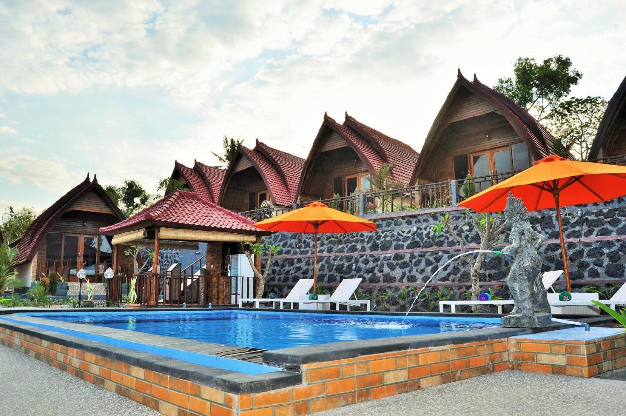 Surya Chandra Beach Bungalow Hotel Batununggul Exterior photo