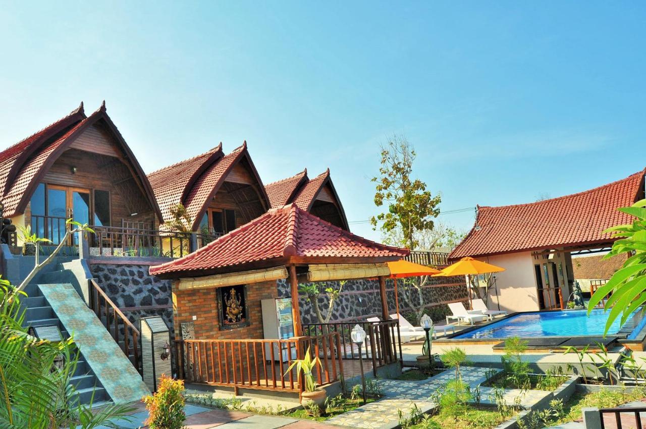 Surya Chandra Beach Bungalow Hotel Batununggul Exterior photo