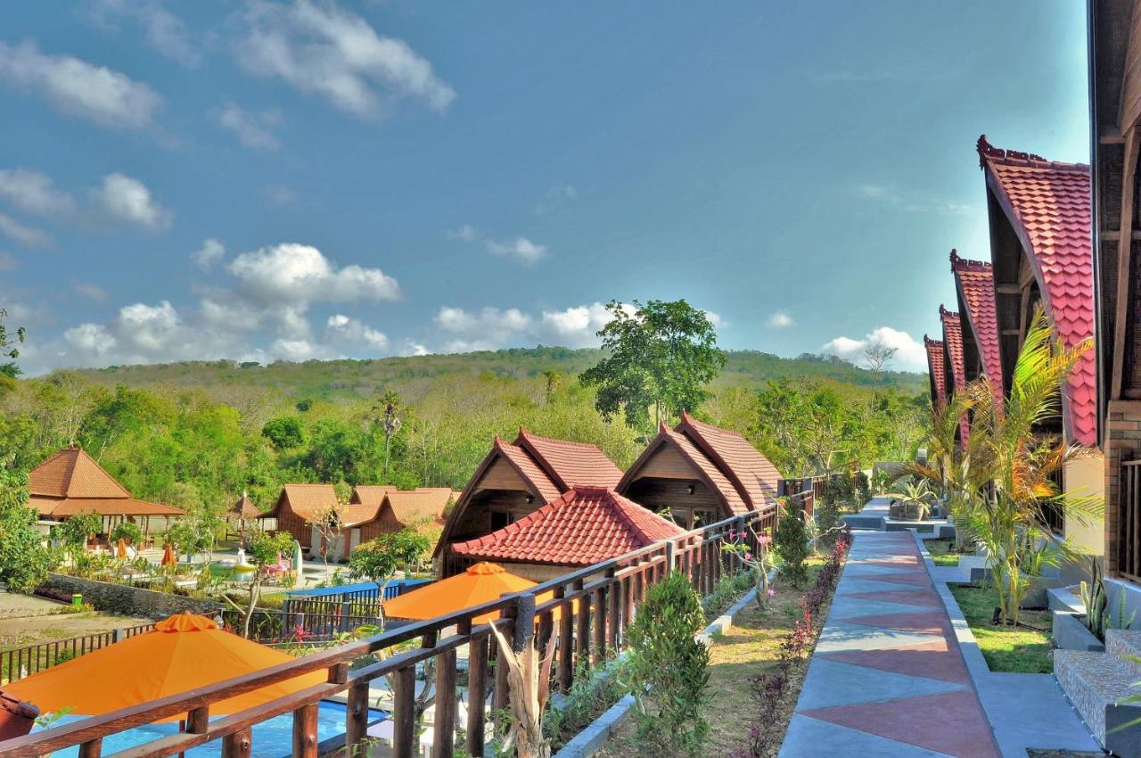 Surya Chandra Beach Bungalow Hotel Batununggul Exterior photo