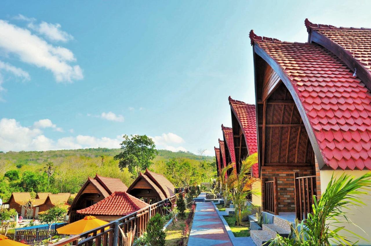 Surya Chandra Beach Bungalow Hotel Batununggul Exterior photo