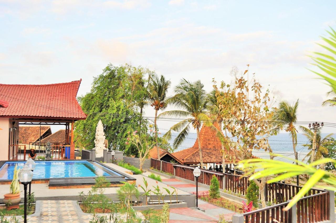 Surya Chandra Beach Bungalow Hotel Batununggul Exterior photo