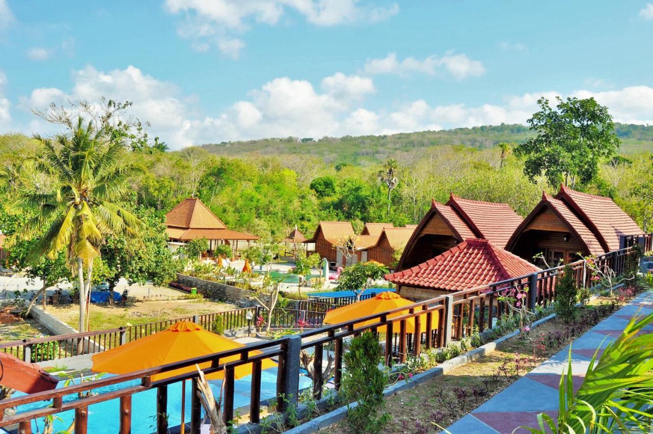 Surya Chandra Beach Bungalow Hotel Batununggul Exterior photo