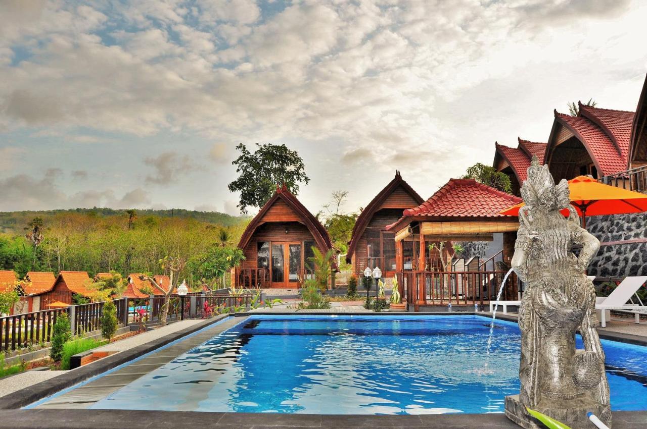 Surya Chandra Beach Bungalow Hotel Batununggul Exterior photo