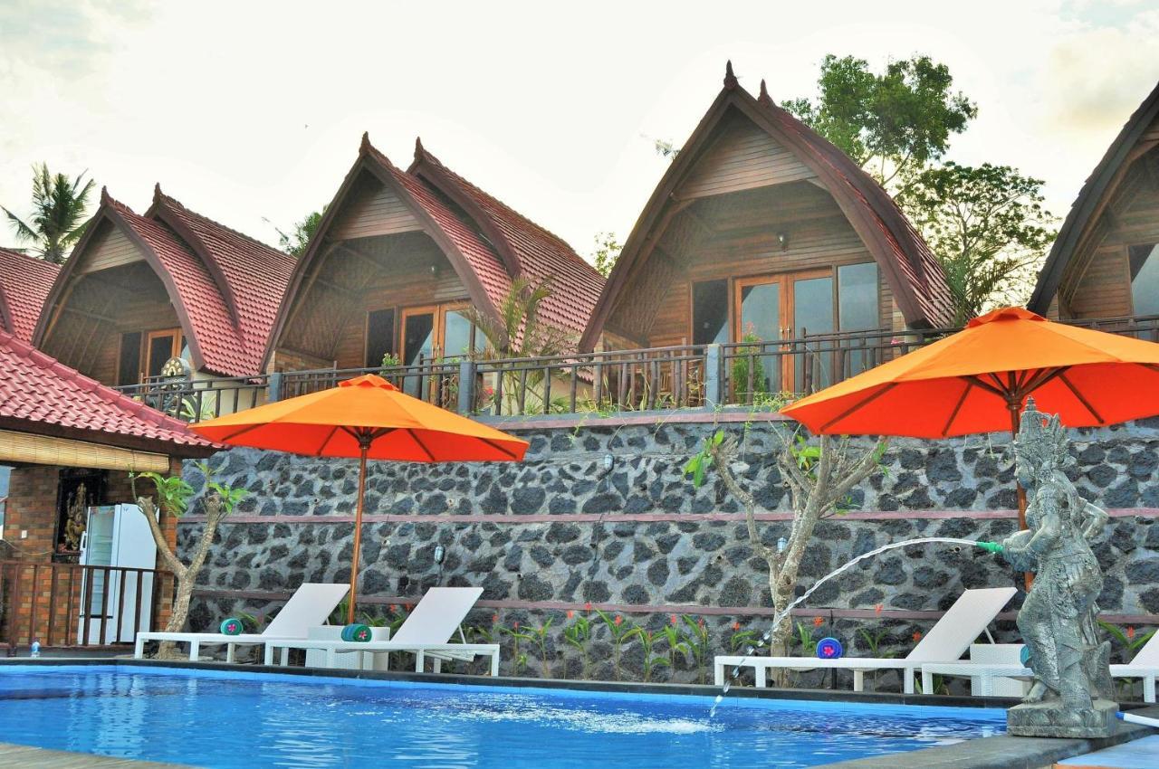 Surya Chandra Beach Bungalow Hotel Batununggul Exterior photo