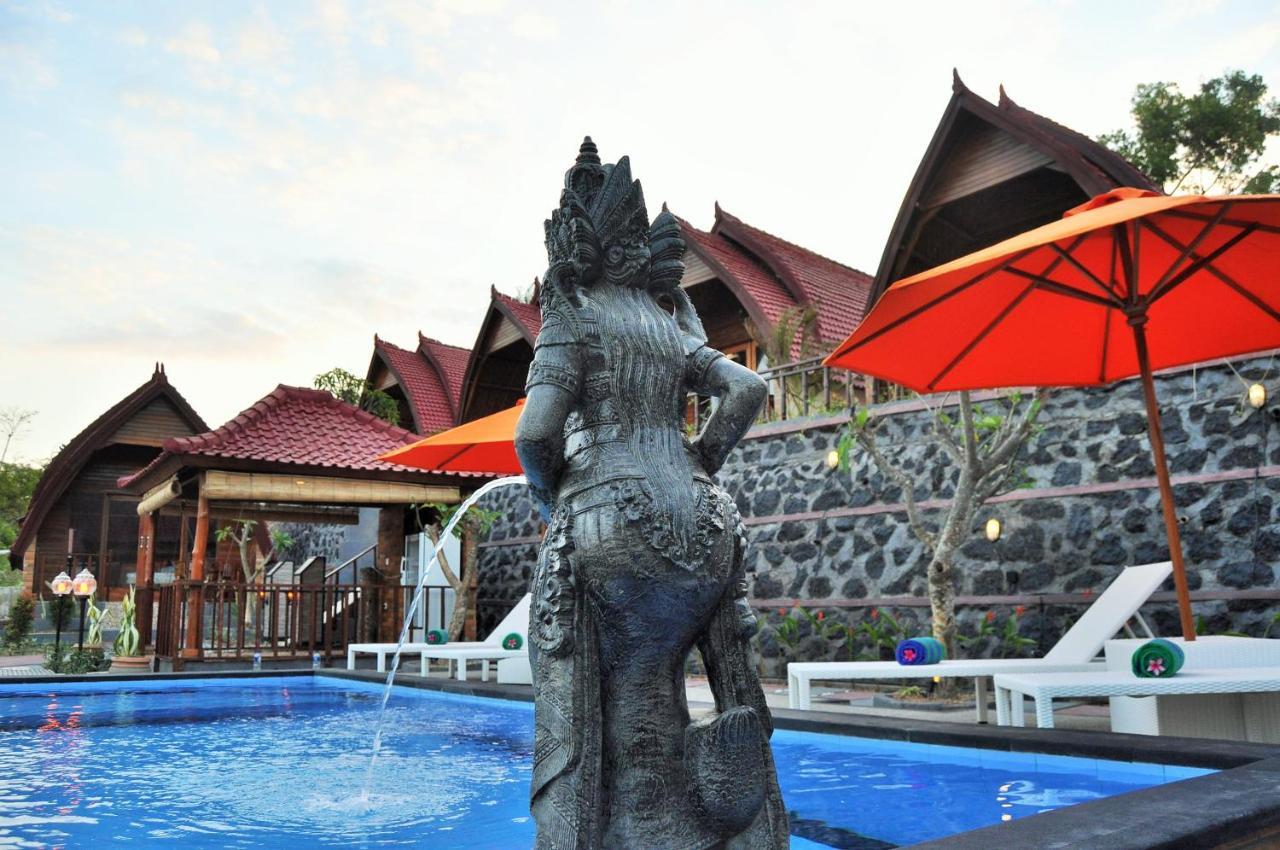 Surya Chandra Beach Bungalow Hotel Batununggul Exterior photo