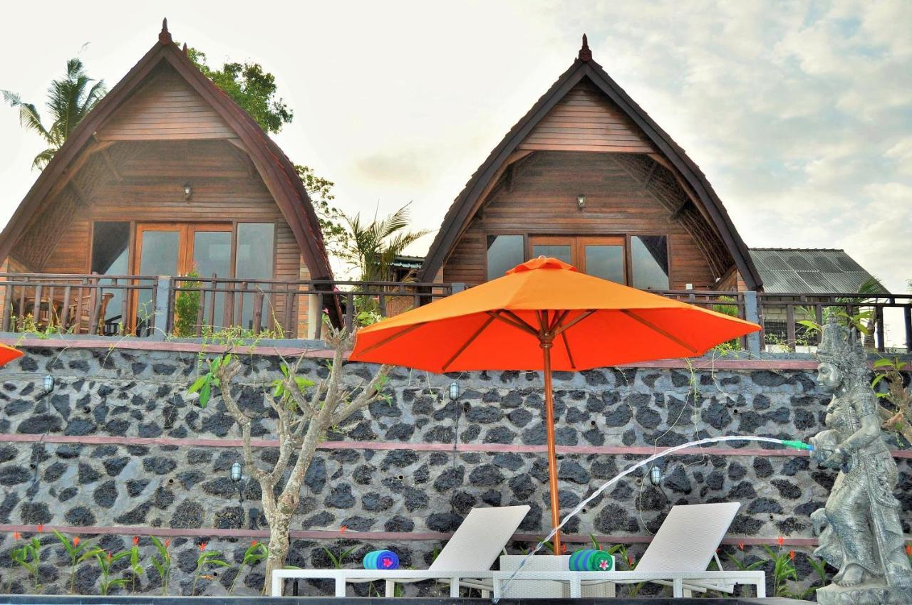 Surya Chandra Beach Bungalow Hotel Batununggul Exterior photo